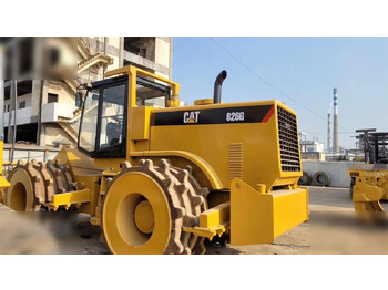 Compactor CATERPILLAR 826G: picture 3