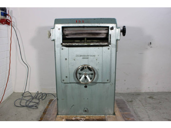 Paper cutting machine