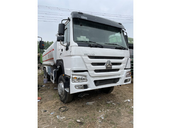 Tank truck SINOTRUK HOWO
