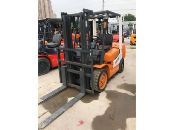 Diesel forklift TCM