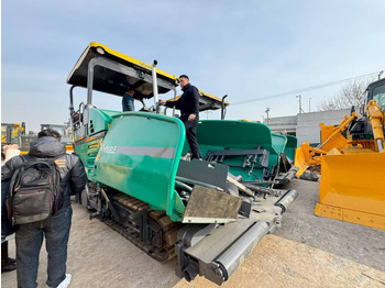 Asphalt paver VÖGELE