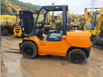 Diesel forklift TOYOTA