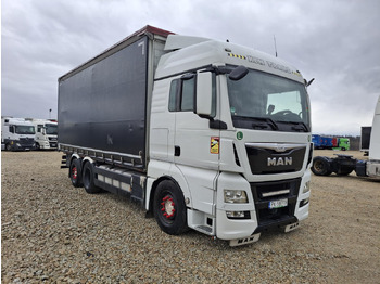Curtainsider truck MAN TGX
