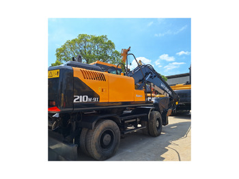 Wheel excavator HYUNDAI