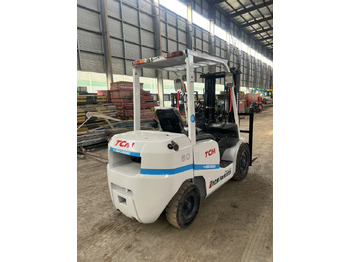 Diesel forklift TCM