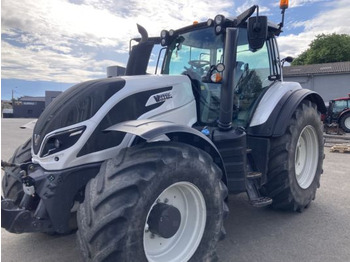 Farm tractor VALTRA T214