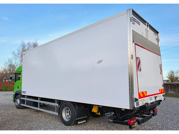 Refrigerator truck MAN TGM 18.320 / 18.290 / 15.290 / IZOTERMA / WINDA / 19PALET / E6 / 08.2018 / LIFT / SPROWADZONY / AUTOMAT / SYPIALKA / PIERWSZY WŁAŚCICIEL / BOCZNE DRZWI / STAN BARDZO DOBRY: picture 4 Refrigerator truck MAN TGM 18.320 / 18.290 / 15.290 / IZOTERMA / WINDA / 19PALET / E6 / 08.2018 / LIFT / SPROWADZONY / AUTOMAT / SYPIALKA / PIERWSZY WŁAŚCICIEL / BOCZNE DRZWI / STAN BARDZO DOBRY: picture 4
