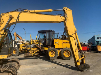 Crawler excavator New Holland E 135 SR: picture 4