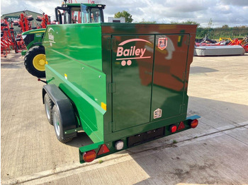 New Farm trailer Bailey Fuel Bowser: picture 3