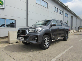 Pickup truck TOYOTA Hilux