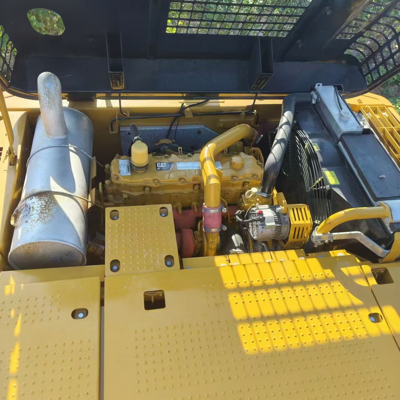Crawler excavator CATERPILLAR 324D: picture 3