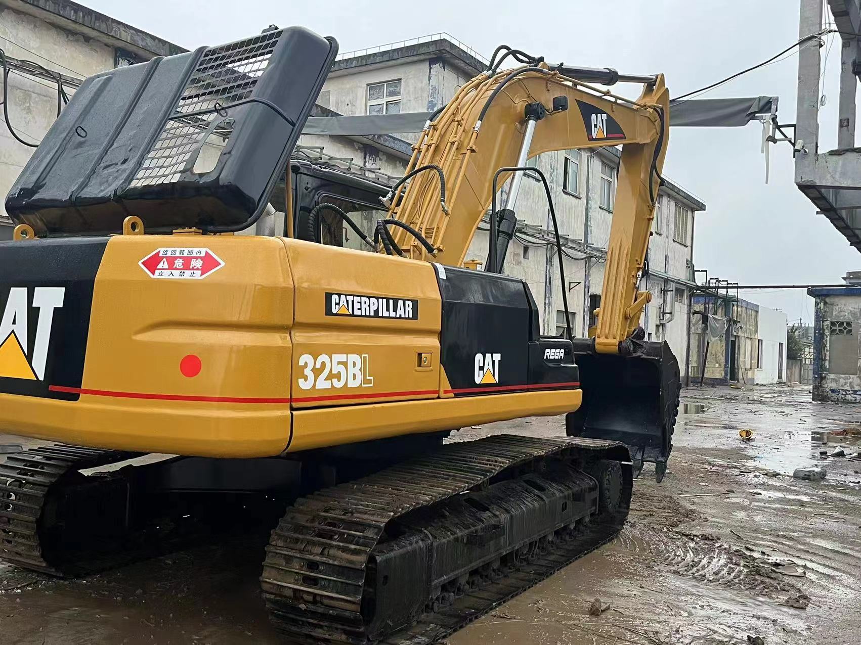 Crawler excavator CATERPILLAR 325BL: picture 5