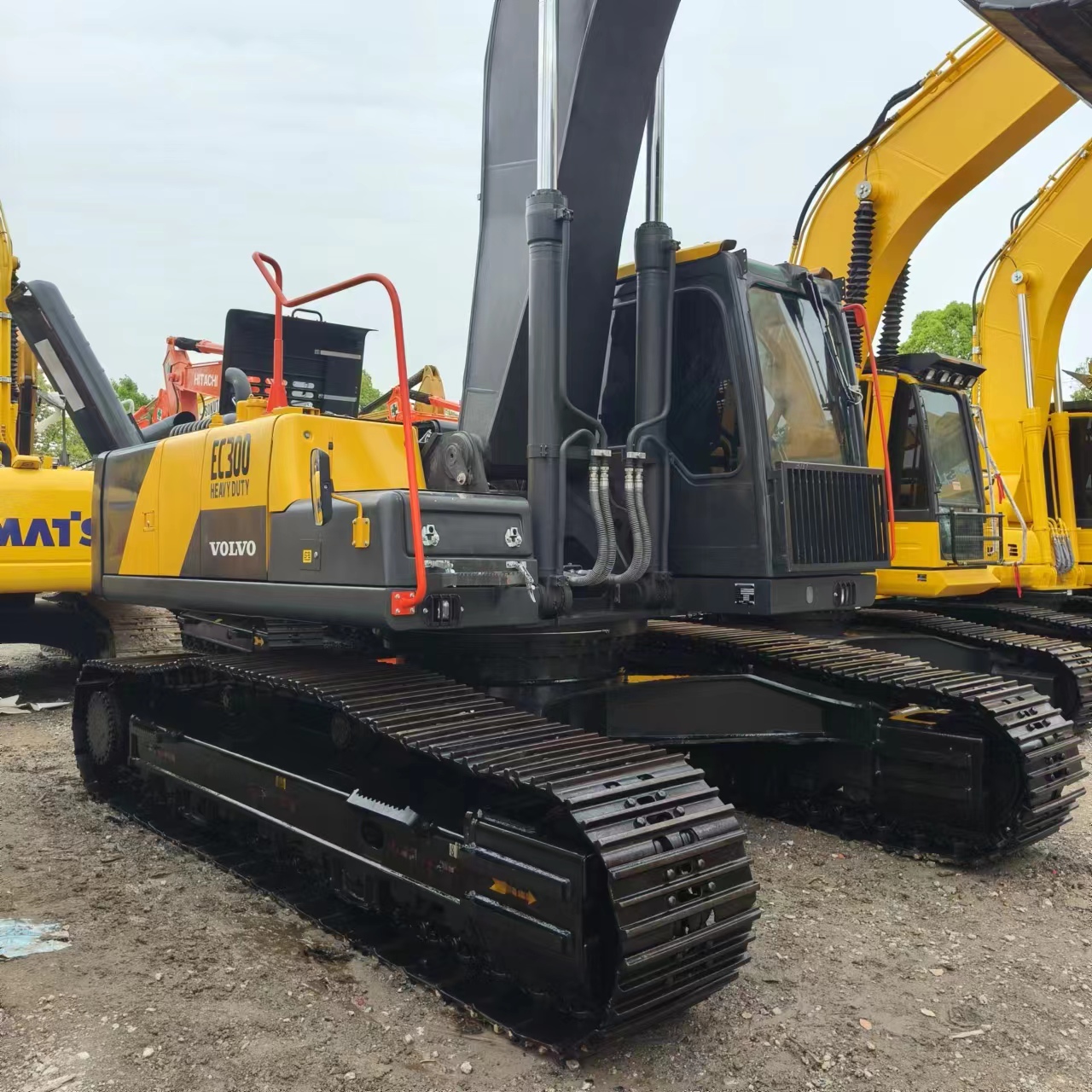 Crawler excavator VOLVO EC300: picture 5