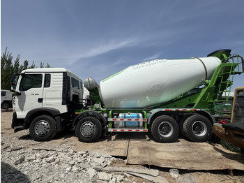 Concrete mixer truck SINOTRUK HOWO
