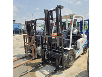 Diesel forklift TCM FD30: picture 5
