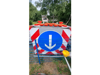Construction equipment, Trailer Trebbiner Absperrtafel VZ616 LED Funkwarnmeldeanlage Absperrtafel Sperrwand Verkehrsleittafel Verkehrsleitanhänger Verkehrssicherungsanhänger Leitanhänger Leittafel Verkehrssicherung Nissen Horizont: picture 4 Construction equipment, Trailer Trebbiner Absperrtafel VZ616 LED Funkwarnmeldeanlage Absperrtafel Sperrwand Verkehrsleittafel Verkehrsleitanhänger Verkehrssicherungsanhänger Leitanhänger Leittafel Verkehrssicherung Nissen Horizont: picture 4