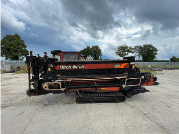 Directional boring machine
