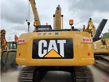 Crawler excavator CATERPILLAR 320D: picture 2