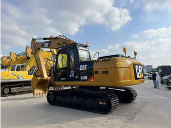 Crawler excavator CATERPILLAR 320D: picture 2