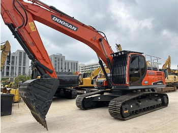 Crawler excavator DOOSAN DX260 LC: picture 4