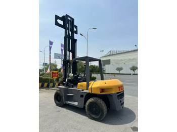 Vertical mast lift TCM