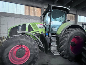 Farm tractor CLAAS Axion 950