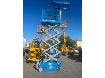 Scissor lift GENIE
