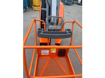 Vertical mast lift JLG TOUCAN 10E: picture 3