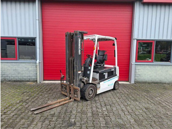 Electric forklift UNICARRIERS