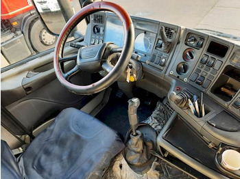 Interior photo 1: Tractor unit Scania R 124 LA 470