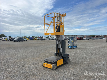 Vertical mast lift JLG