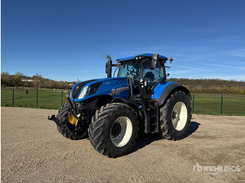 Farm tractor NEW HOLLAND T7