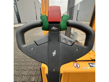 Stacker Jungheinrich EJC112: picture 5