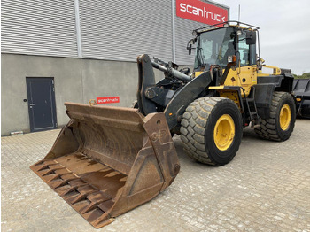 Wheel loader KOMATSU WA320