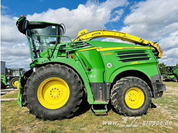 Farm tractor John Deere 8300: picture 2