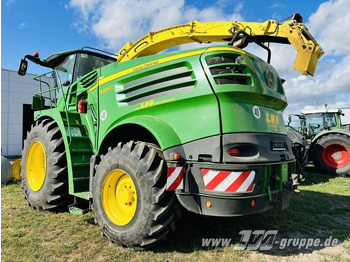 Farm tractor John Deere 8300: picture 5