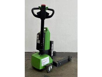 Tow tractor