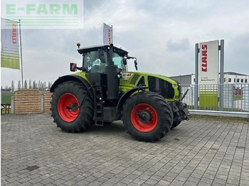 Farm tractor CLAAS Axion 930