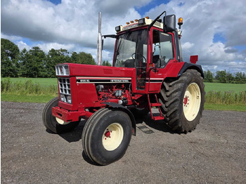Farm tractor INTERNATIONAL
