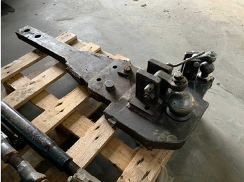 Farm tractor NEW HOLLAND 7000-SERIES / K80 - K50 TOWBAR: picture 2 Farm tractor NEW HOLLAND 7000-SERIES / K80 - K50 TOWBAR: picture 2