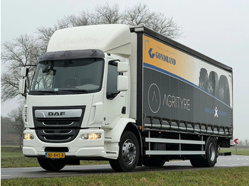 Curtainsider truck DAF LF 260