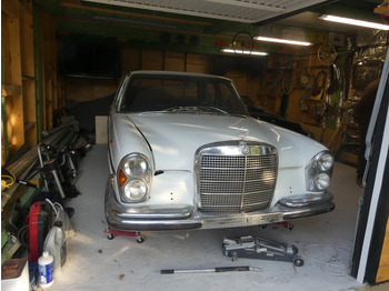 Car MERCEDES-BENZ