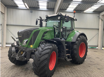Farm tractor FENDT 826 Vario