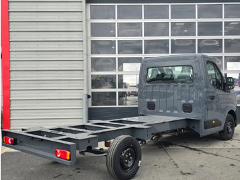Cab chassis truck 2025 Renault Master Chassis and Cab 150BHP: picture 4