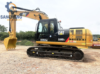 Crawler excavator CATERPILLAR 320D2L: picture 4