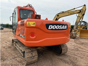 Crawler excavator DOOSAN DX120: picture 4