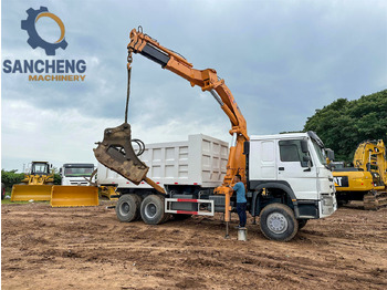Leasing of SINOTRUK Howo 371 6x4 crane truck SINOTRUK Howo 371 6x4 crane truck: picture 3