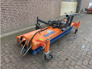 Broom Tuchel: picture 2 Broom Tuchel: picture 2