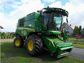 Combine harvester JOHN DEERE T560: picture 1