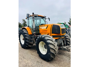 Farm tractor RENAULT